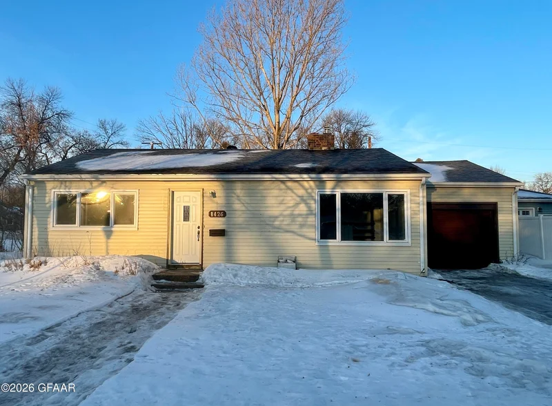 1426 S 9th Street, Grand Forks, ND - Image 1
