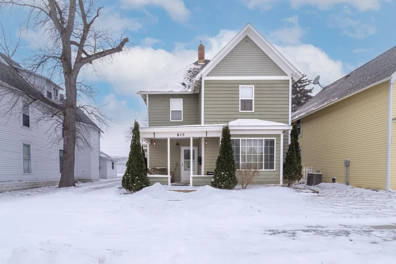 615 Central Avenue, Valley City, ND - Image 1