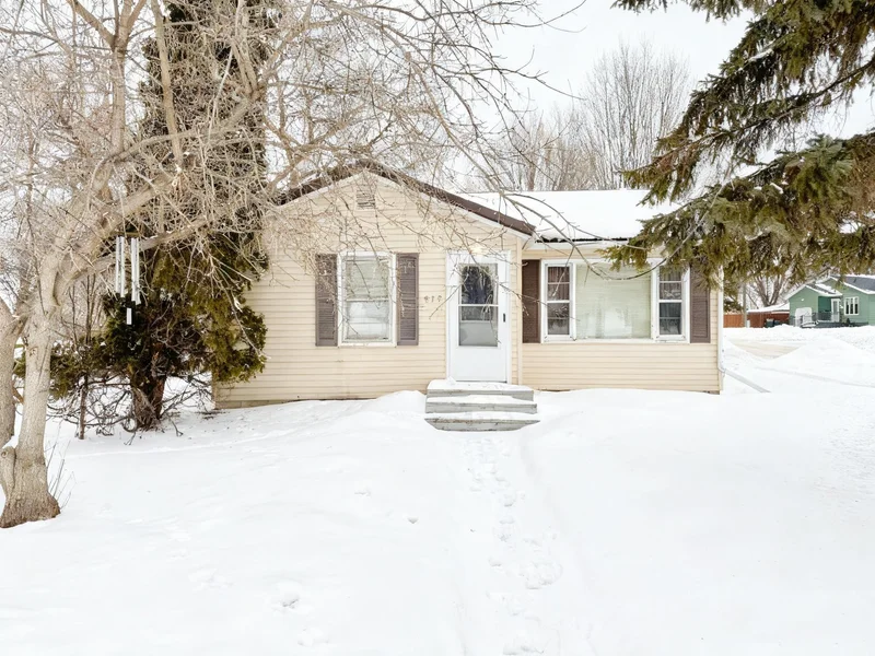 815 Vernon Avenue, Fergus Falls, MN - Image 1
