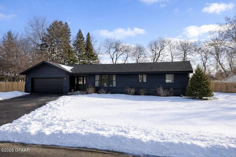 5005 Belmont Road, Grand Forks, ND - Image 1