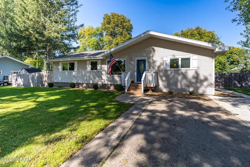 1512 19th Street NW, East Grand Forks, MN - Image 1