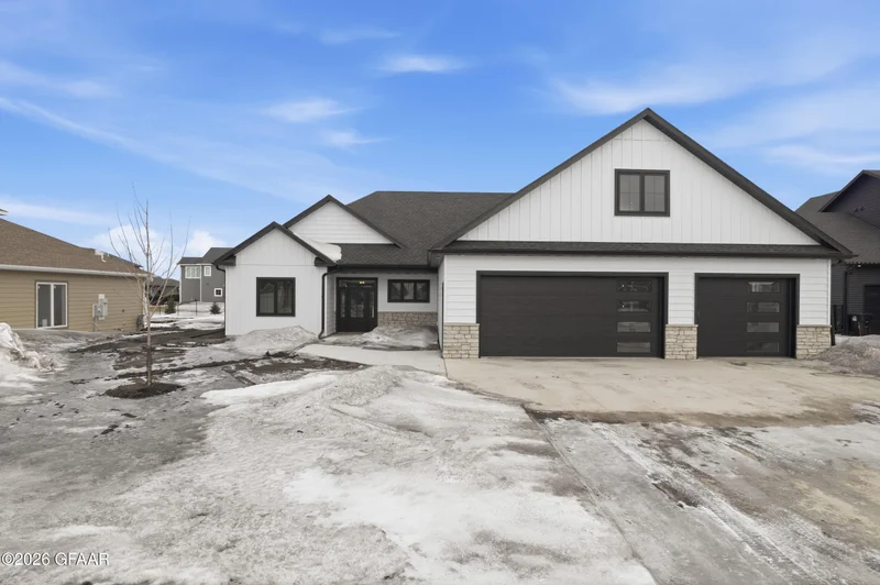 5939 Sylvia Circle, Grand Forks, ND - Image 1