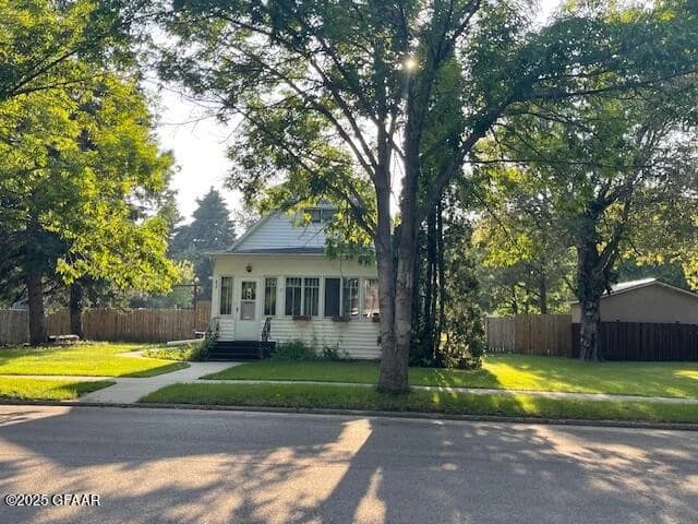 615 Briggs Avenue S, Park River, ND - Image 1