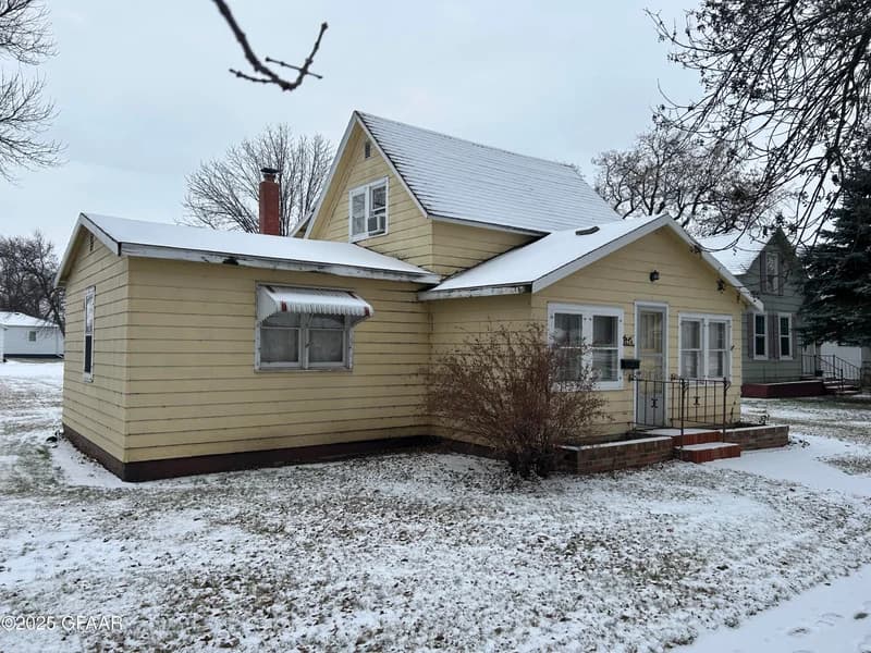 624 Western Avenue, Grafton, ND - Image 1