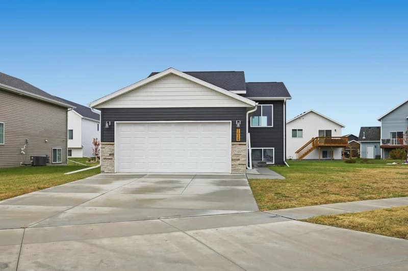 1029 Highland Lane, West Fargo, ND - Image 1