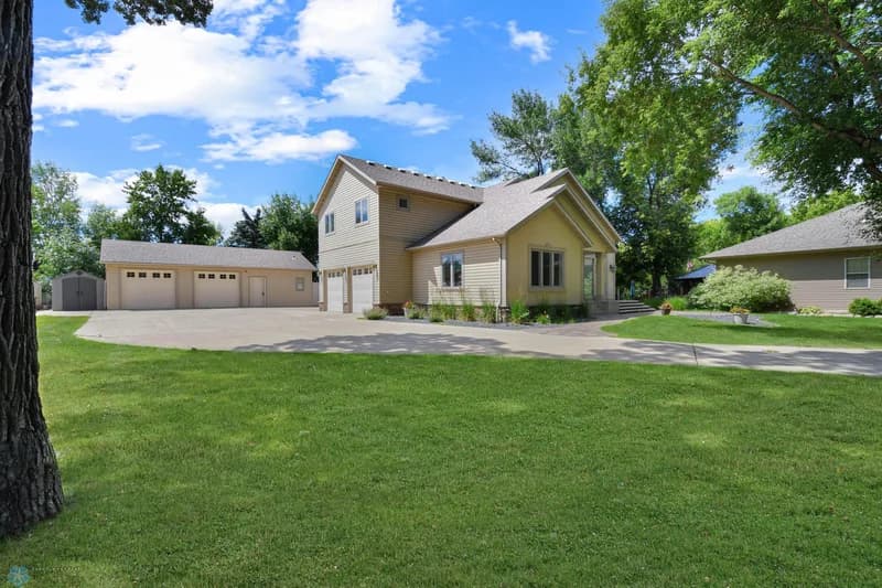 154 Beaton Drive, West Fargo, ND - Image 1