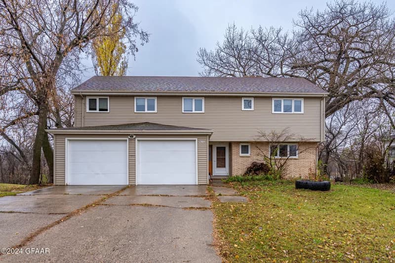 605 Summit Avenue North, Crookston, MN - Image 1