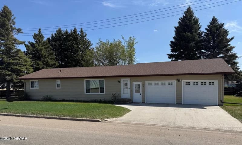 616 9th St (hwy 17), Cando, ND - Image 1