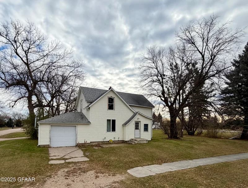 415 Broadway Avenue NE, Red Lake Falls, MN - Image 1