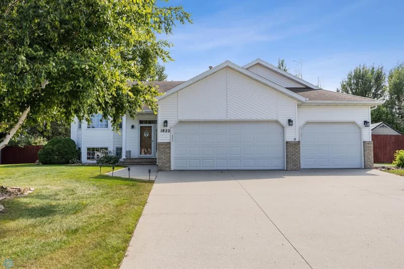 1822 33rd Street, Moorhead, MN - Image 1