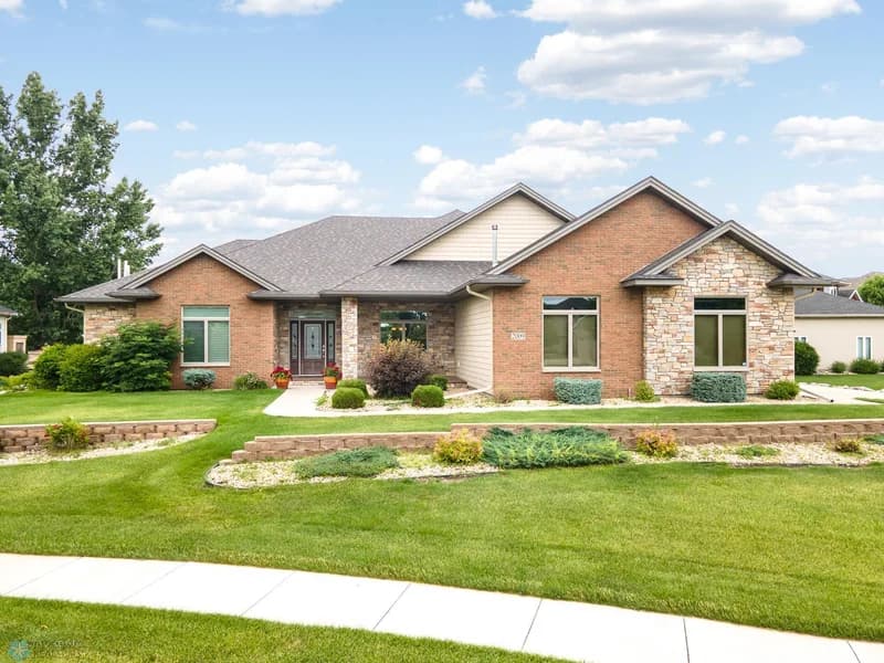 2009 Rose Creek Boulevard, Fargo, ND - Image 1