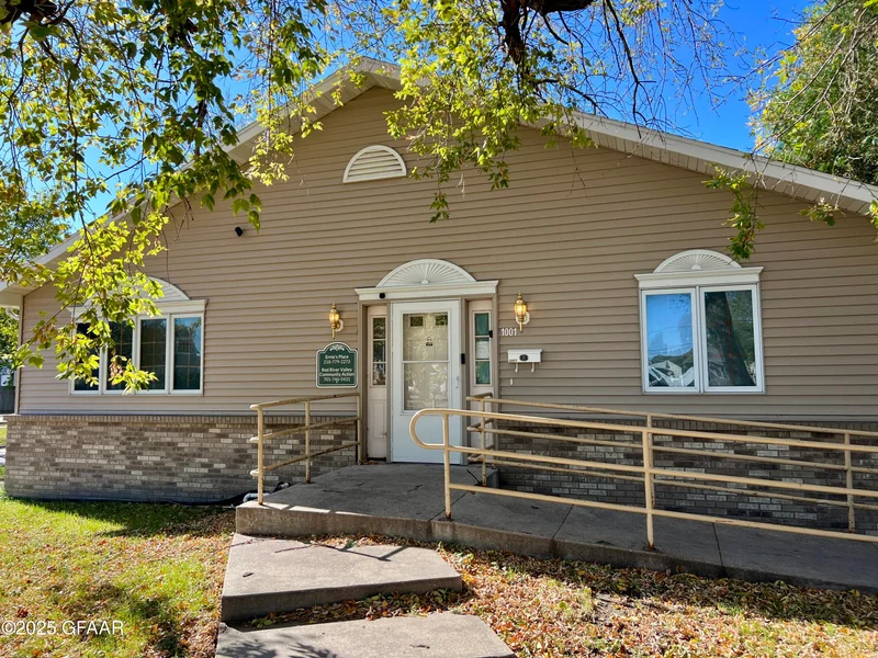 1001 N 5th Street, Grand Forks, ND - Image 1