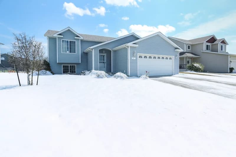 4507 Newport Lane, West Fargo, ND - Image 1