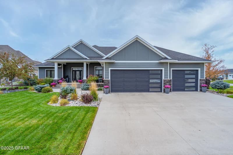 1680 KINGS VIEW Drive