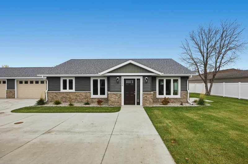 2332 30th Avenue, Fargo, ND - Image 1