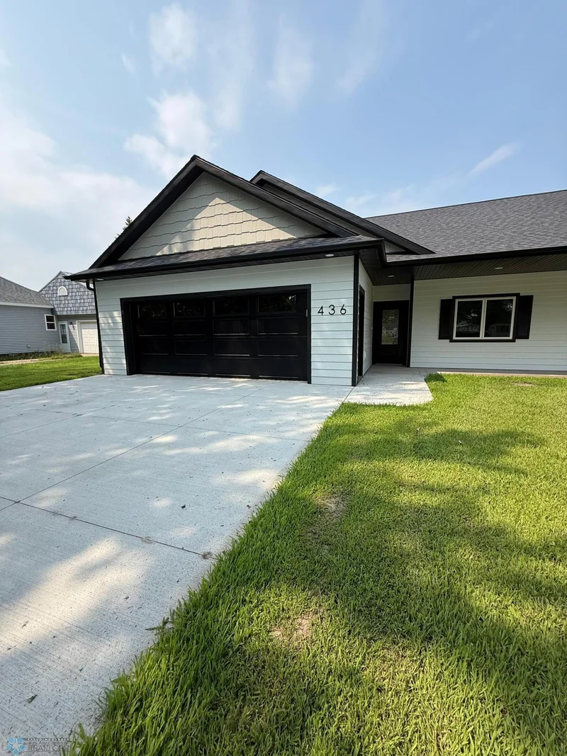436 4th Street, Wyndmere, ND - Image 1