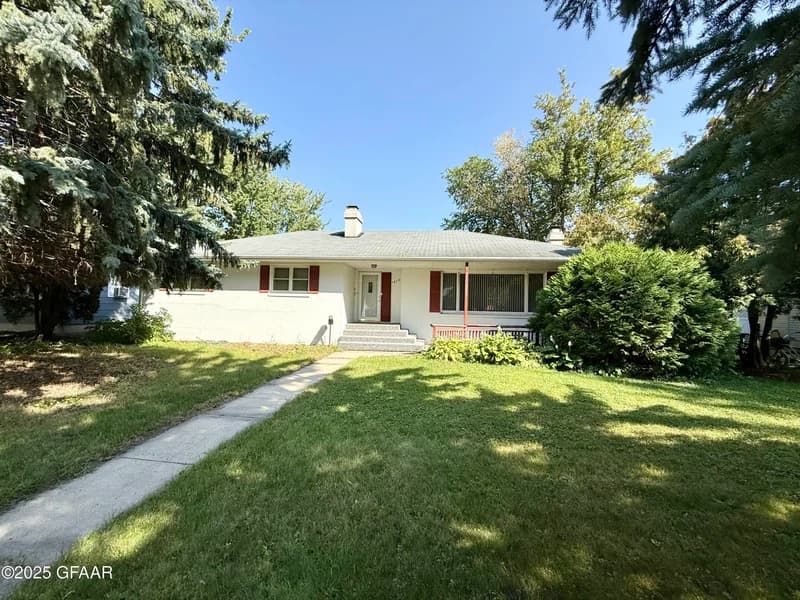 1010 Arnold Avenue N, Thief River Falls, MN - Image 1