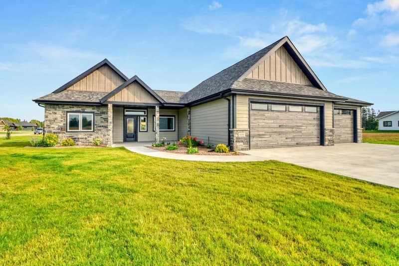 800 Lake Forest Circle, Detroit Lakes, MN - Image 1