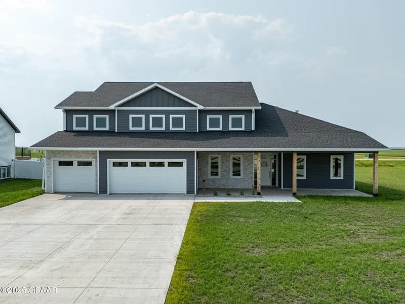 6046 W Prairiewood Dr, Grand Forks, ND - Image 1