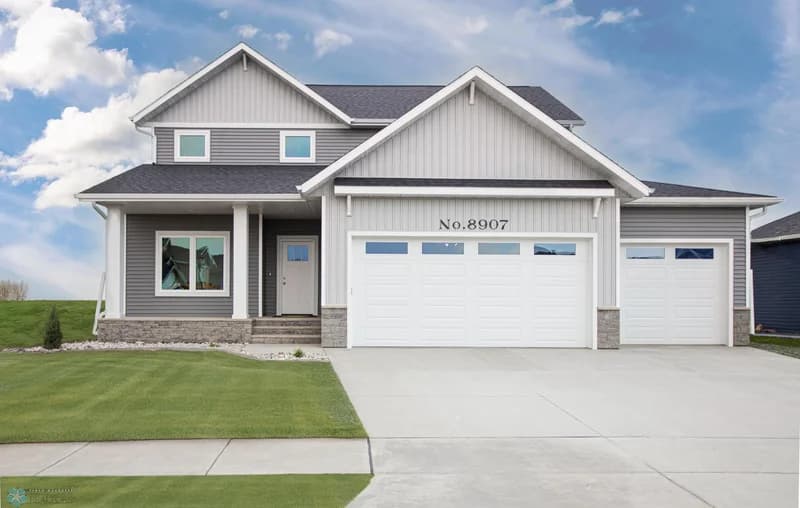 8907 Cottonwood Boulevard, Horace, ND - Image 1