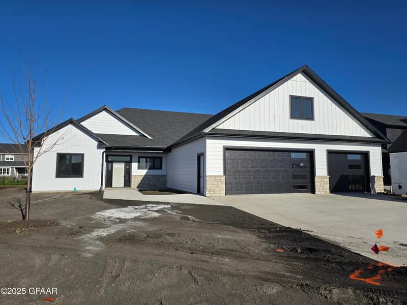 5939 Sylvia Circle, Grand Forks, ND - Image 1